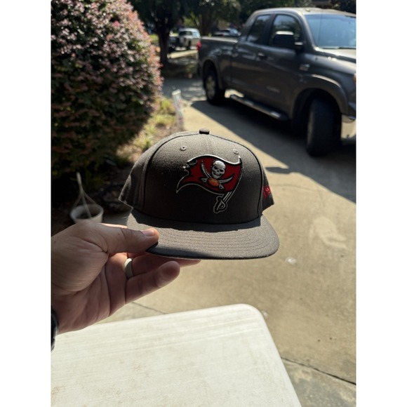 New Era Other - Tampa Bay Buccaneers New Era 59fifty Size 7 3/4 Fitted Hat Grey